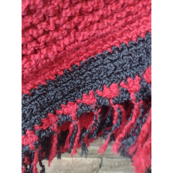 Vintage Handmade Red Black Crochet Wrap & Hat Set Fuzzy Acrylic Fringe - Picture 7 of 9